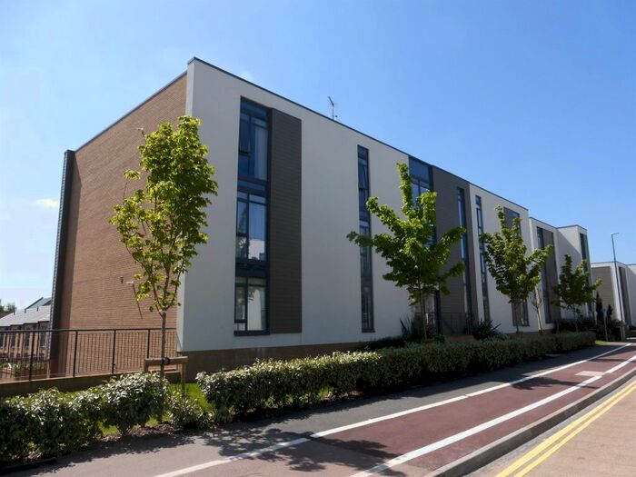 2 Bedroom Flat To Rent In Firepool View, Taunton, TA1