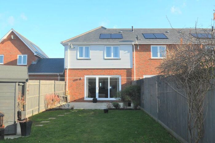3 Bedroom End Terrace House To Rent In Sunflower Lane, Polegate, BN26