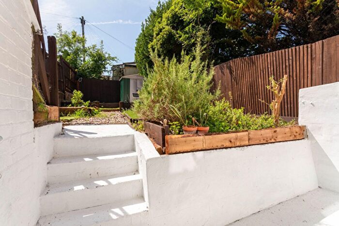 1 Bedroom Flat To Rent In Coombe Road, Brighton, BN2