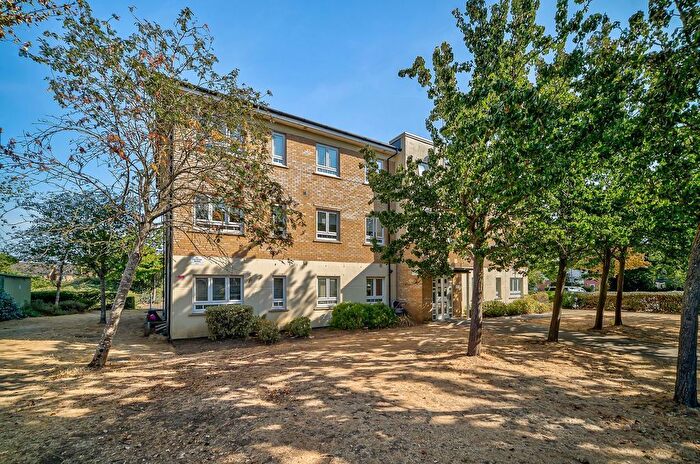 2 Bedroom Flat For Sale In Vermilion Court, Elvedon Road, Lower Feltham, TW13