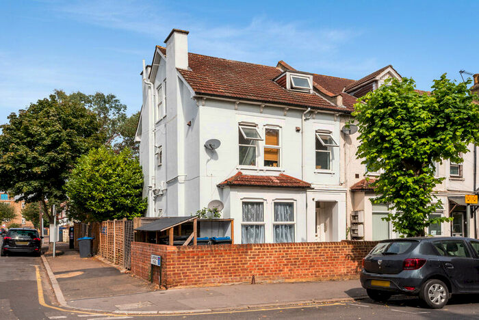 1 Bedroom Flat To Rent In Sydenham Road, : Bed Furn, CR0