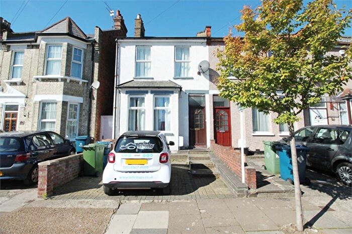 3 Bedroom Semi-Detached House To Rent In Spencer Road, Harrow, HA3