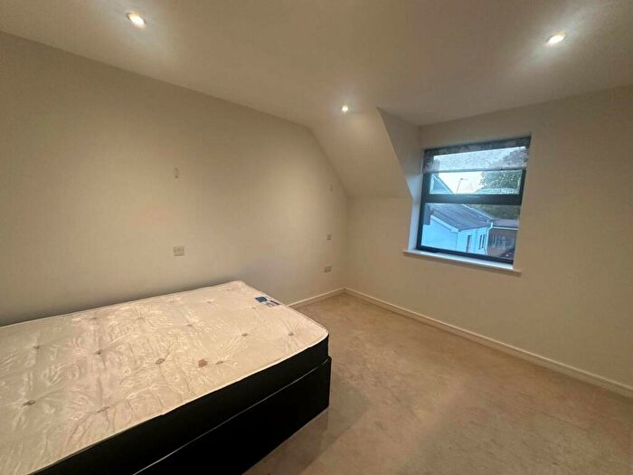 1 Bedroom Flat To Rent In Stratford Road, Shirley, Solihull, West Midlands, B90