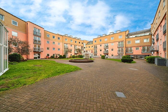 2 Bedroom Flat For Sale In Wooldridge Close, Feltham, TW14