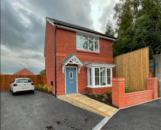 3 Bedroom Detached House To Rent In Kirkmanshulme Lane, Manchester, M18
