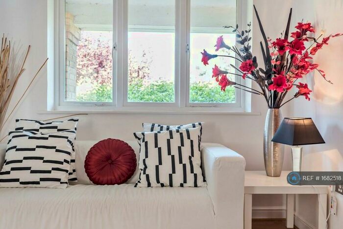 2 Bedroom Flat To Rent In Churchill Court, London, SE18