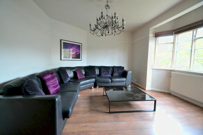 2 Bedroom Flat To Rent In Ossulton Way, London, N2
