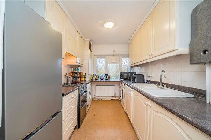 2 Bedroom Flat To Rent In Shoot Up Hill, Cricklewood, NW2