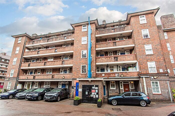 3 Bedroom Flat To Rent In Bracken House, Bow, E3