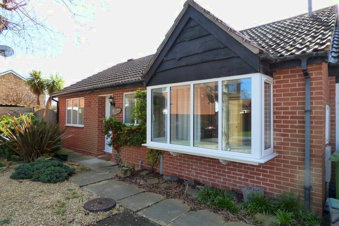 2 Bedroom Detached Bungalow To Rent In Oak Close, Little Stoke, Bristol, BS34