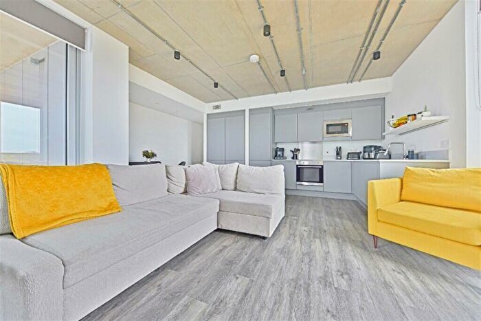 2 Bedroom Flat To Rent In Felixstowe Road, London, SE2