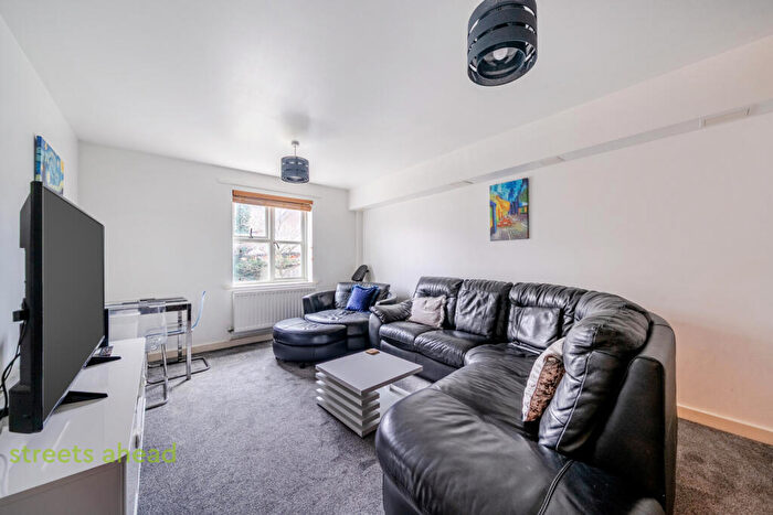 2 Bedroom Apartment For Sale In Beaumaris Gardens, London, SE19