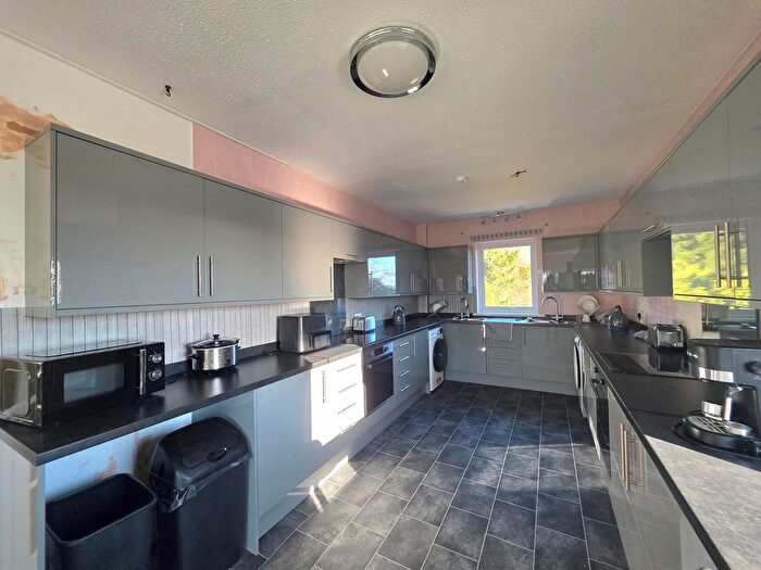 1 Bedroom Property To Rent In Landscore Close, Teignmouth, TQ14