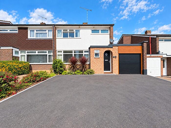 3 Bedroom Semi-Detached House For Sale In Laburnum Grove, Hockley, SS5