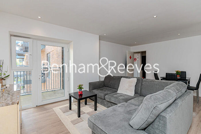 1 Bedroom Apartment To Rent In Beaufort Square, Colindale, NW9