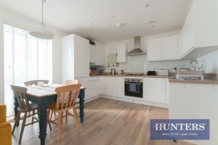 1 Bedroom Flat For Sale In Gunpowder Road, Worcester Park, KT4