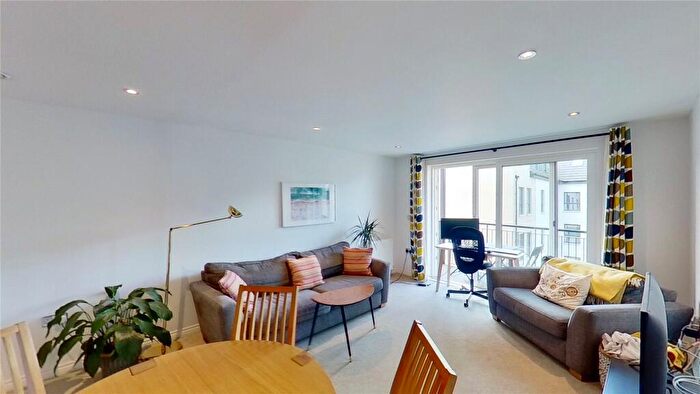 2 Bedroom Flat To Rent In Hatters Lane, Edinburgh, EH7