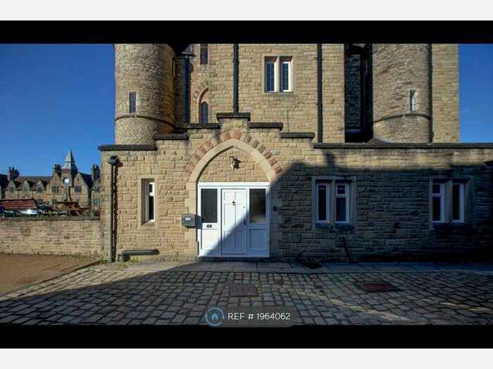 2 Bedroom Flat To Rent In Armoury Towers, Macclesfield, SK11