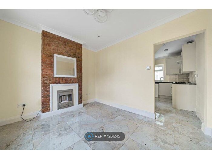 2 Bedroom Terraced House To Rent In Kneller Road, Twickenham, TW2