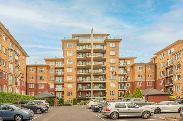 2 Bedroom Flat To Rent In Glebelands Close, East Finchley, London, N12