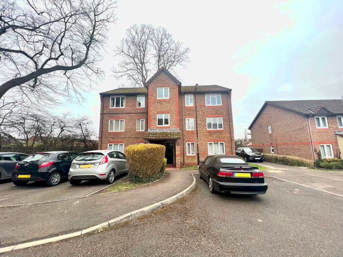 2 Bedroom Apartment To Rent In Nutfield Court, Southampton, SO16