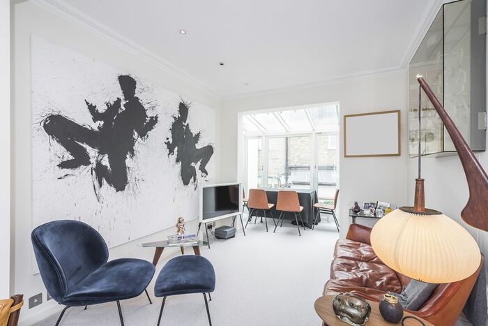 3 Bedroom Flat To Rent In First Street, Chelsea, SW3