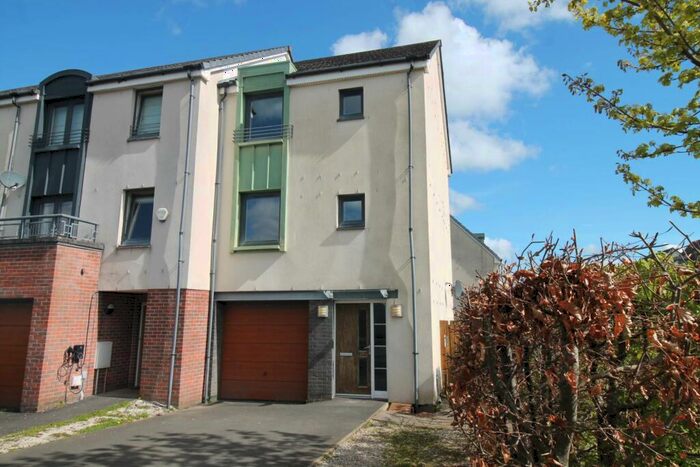 3 Bedroom Town House To Rent In Crofton Avenue, Renfrew, PA4