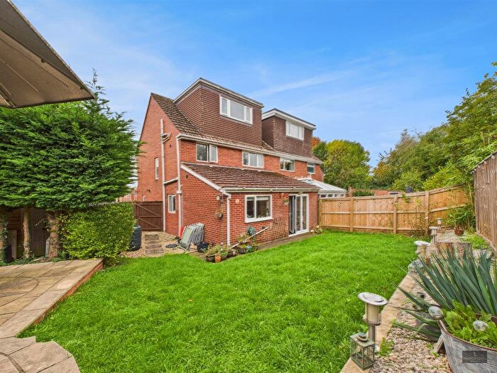 4 Bedroom Property For Sale In Oak Close, Pinhoe, Exeter, EX4