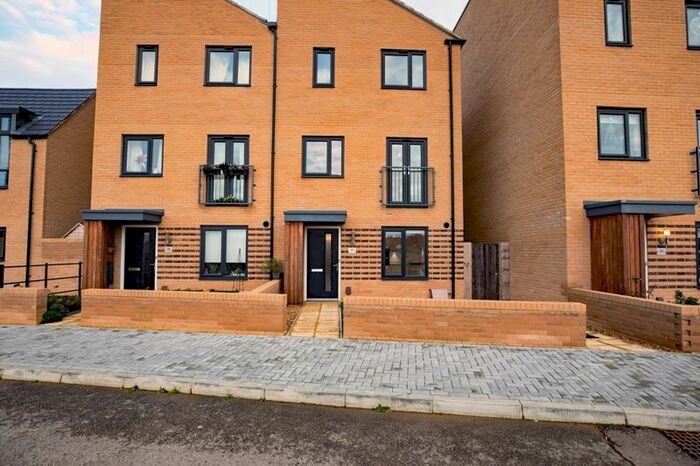 4 Bedroom Town House To Rent In Claudius Walk, Northstowe, CB24