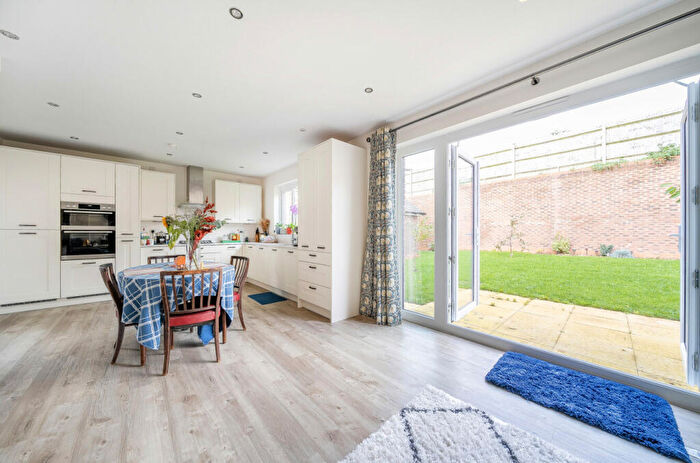 4 Bedroom Detached House For Sale In Minstrel Close, Alton, Hampshire, GU34