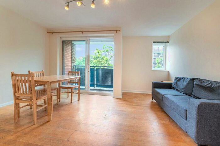3 Bedroom Flat To Rent In Glebe House, Slippers Place, London, SE16