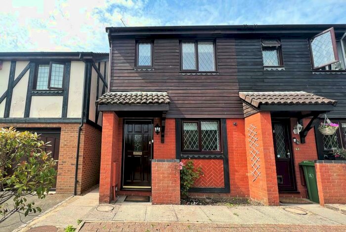 2 Bedroom Semi-Detached House To Rent In Windlesham, GU20