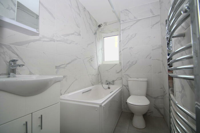 2 Bedroom Apartment To Rent In Warham Road, South Croydon, CR2