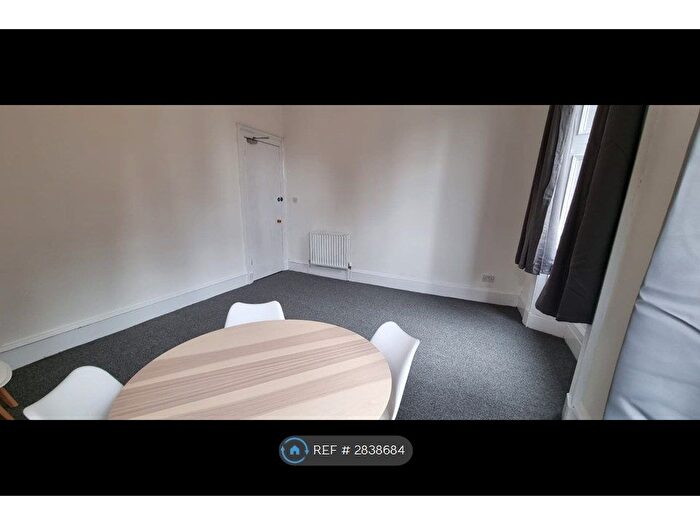 3 Bedroom Flat To Rent In Byres Road, Glasgow, G11