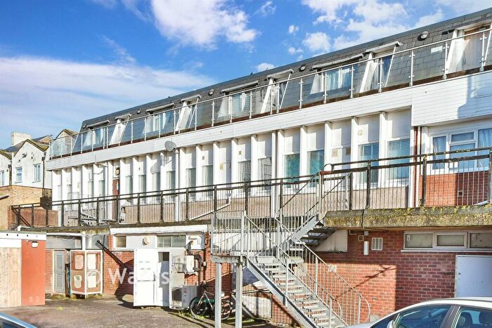 1 Bedroom Flat For Sale In High Street, Sheerness, Kent, ME12