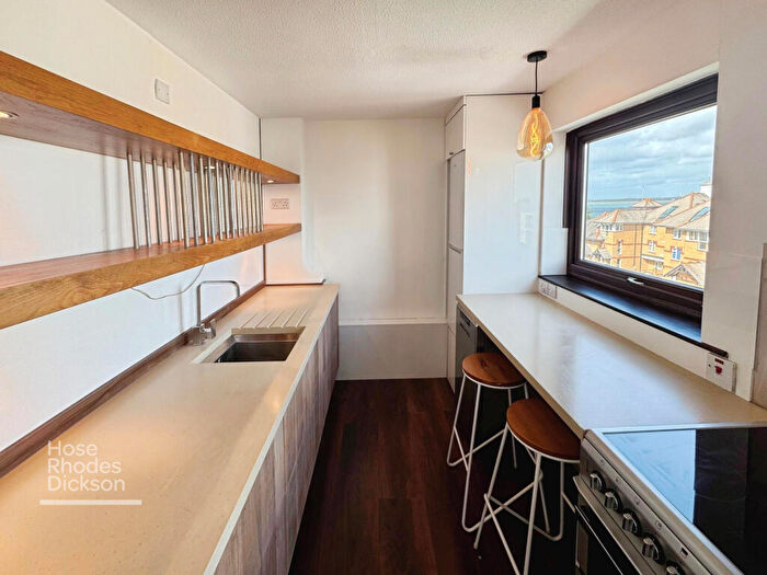 2 Bedroom Flat To Rent In Sharon Court, Queens Road, PO31