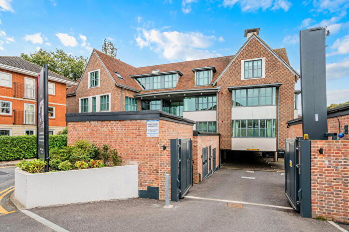 1 Bedroom Flat For Sale In Vale House, Roebuck Close, Reigate, RH2