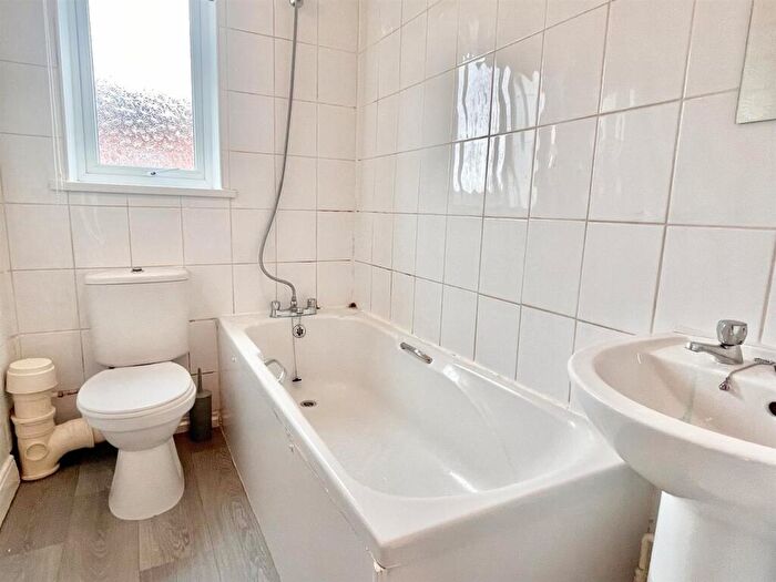 2 Bedroom Detached House To Rent In B Toms Town LaneStudleyWarks., B80