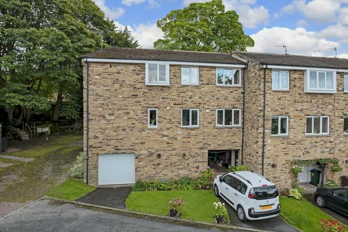 3 Bedroom Town House To Rent In Skelda Rise, Ilkley, LS29