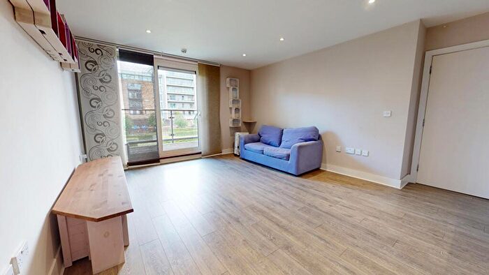 2 Bedroom Flat To Rent In Ferry Court, Butetown, Cardiff, CF11