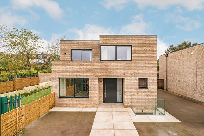 4 Bedroom House To Rent In Gulliver Place, London, N10