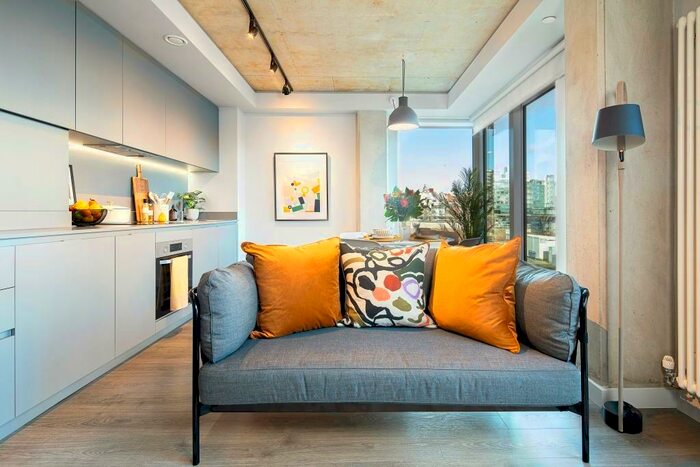 3 Bedroom Apartment To Rent In Wharf Approach, Leeds, West Yorkshire, LS1