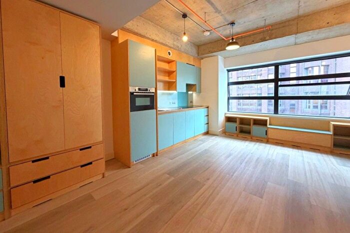 Studio To Rent In Woking, Surrey, GU21