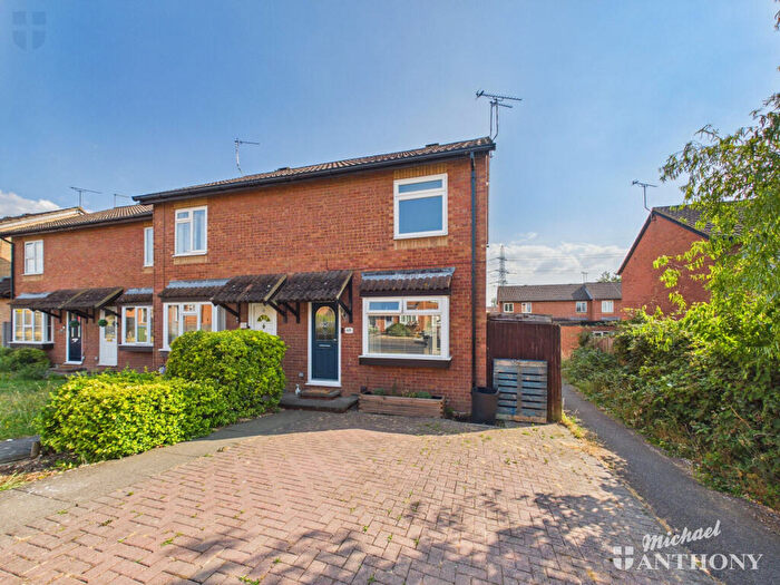 2 Bedroom End Of Terrace House For Sale In Anton Way, Aylesbury, HP21