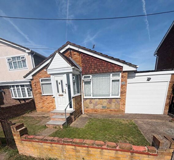2 Bedroom Bungalow To Rent In Central Avenue, Canvey Island, SS8