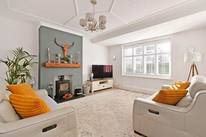 2 Bedroom Semi Detached House For Sale In Warminster Road, Norton Lees, Sheffield, S8