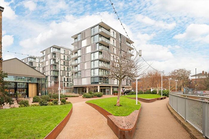 3 Bedroom Flat To Rent In York Way, Kings Cross, N1C