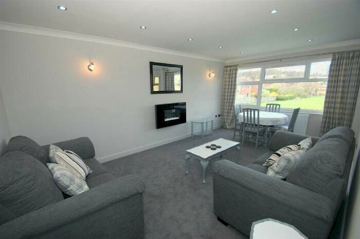 2 Bedroom Flat To Rent In High Moor Court, Moortown, Leeds, LS17