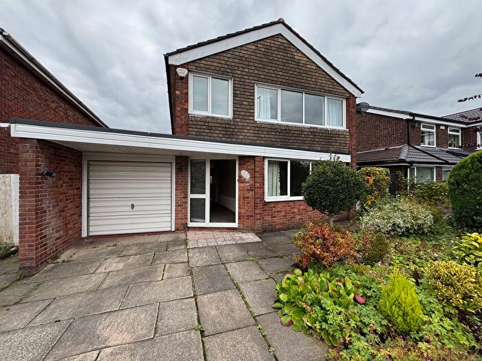 4 Bedroom Detached House To Rent In Brandlesholme Road, Bury, BL8