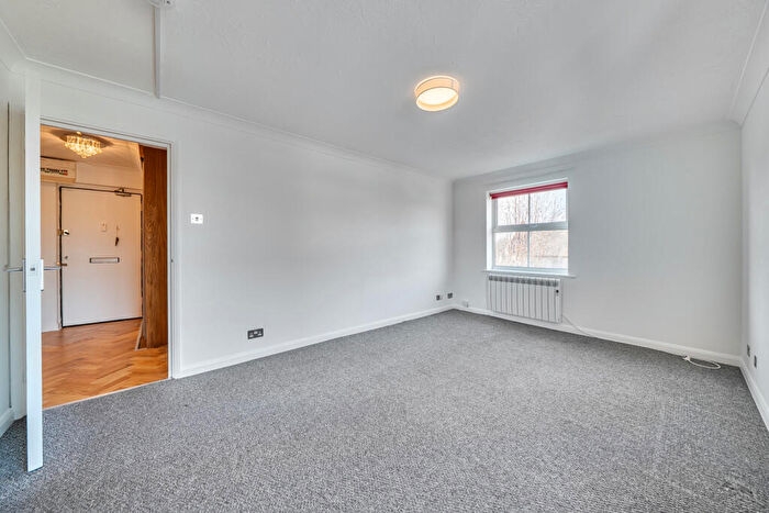 1 Bedroom Apartment For Sale In Elmers End Road, London, SE20